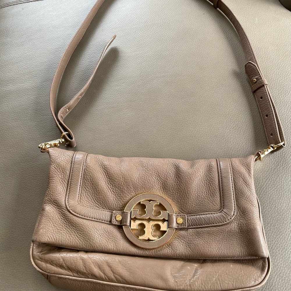 Tory Burch crossover envelope bucket bag tan leather good condition versatile